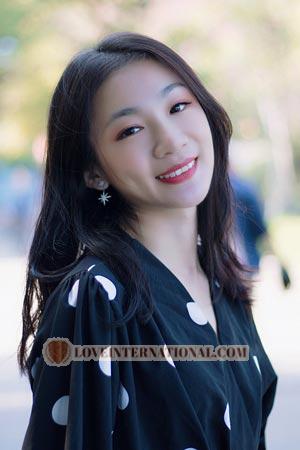 200492 - Yiyan Age: 35 - China